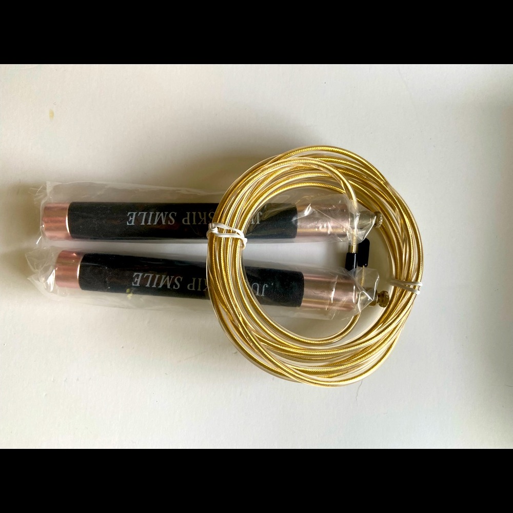 AK Amanda Kloots Jump Rope. Adjustable Rose Gold w/Non-coil Rope Material. NEW
